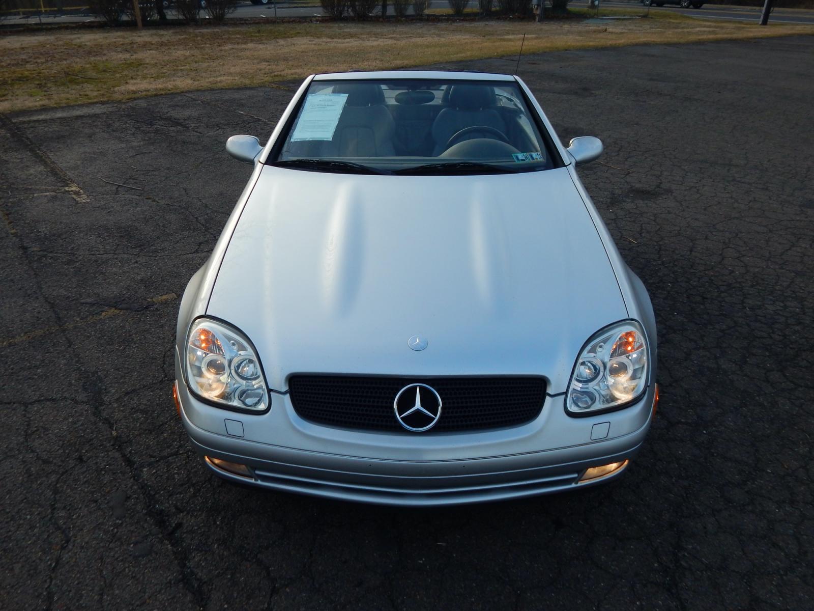 2000 Silver /Black Leather Mercedes-Benz SLK SLK230 (WDBKK47F2YF) with an 2.3L 4 cylinder supercharged engine, Automatic transmission, located at 6528 Lower York Road, New Hope, PA, 18938, (215) 862-9555, 40.358707, -74.977882 - Photo #16